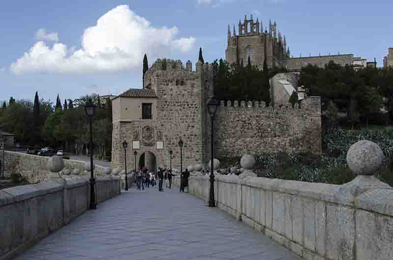 Toledo 058 - puente de San Martin.jpg